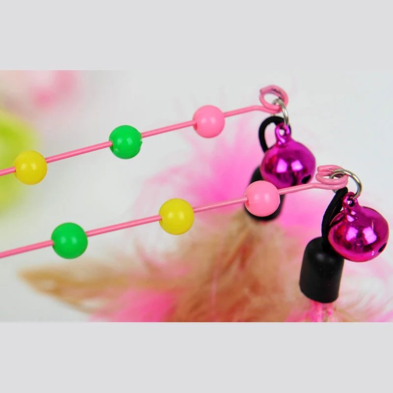 Игрушка для питомца кота тизер многоцветная птица перо с колокольчиком