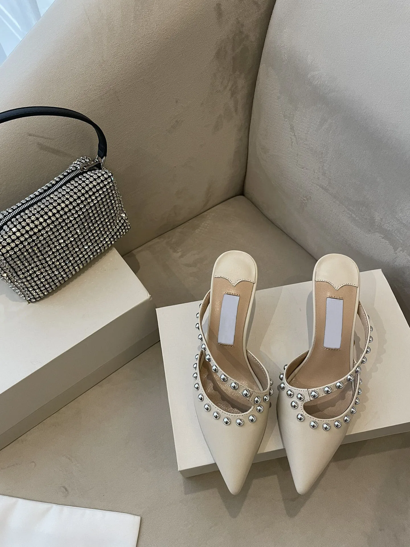 

2021 Bowknot Rhinestone Luxurious Women Pumps Pointed-Toe Natural Silk Leather Summer Thin Heel Sandal Party Wedding mujer Shoes