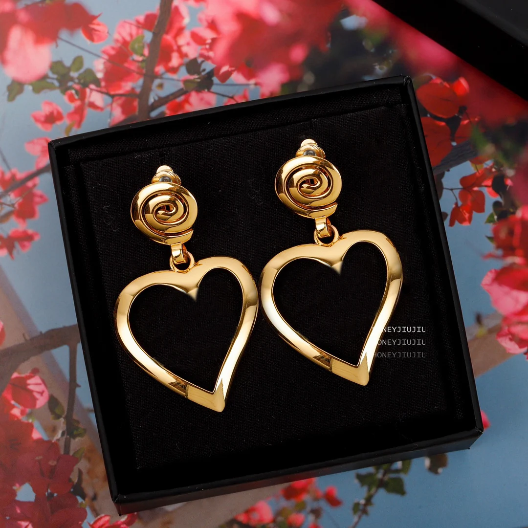 

Vintage Famous Brand Peach Heart Letter Gold Earrings Ear Clip For Women Top Quality Designer Luxury Jewelry Bijoux Trend 2021