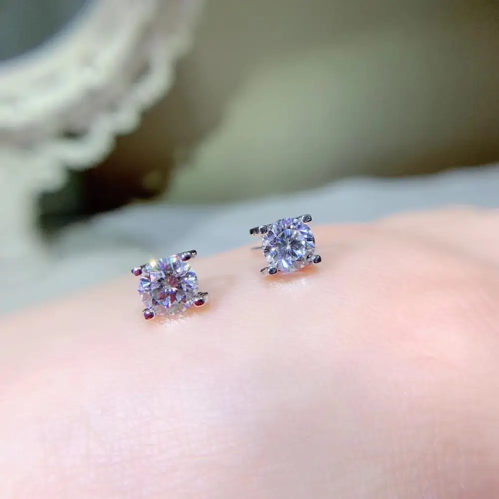 Kkmall Store Круглый Муассанит с одной зерной 0.80ct Алмазный тест прошел моассанит серебряные серьги-гвоздики
