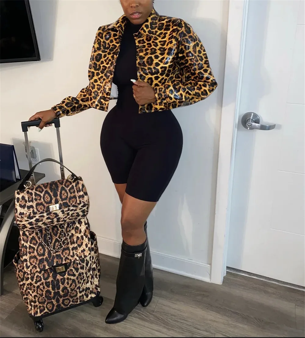 Куртка-бомбер женская из искусственной кожи с леопардовым принтом однобортная