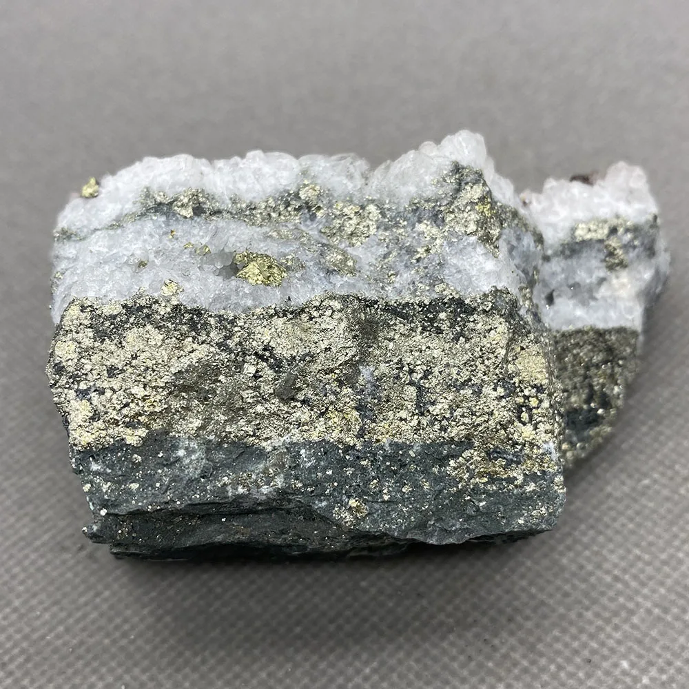 

373 g Natural red crystal and pyrite symbiosis healing crystal