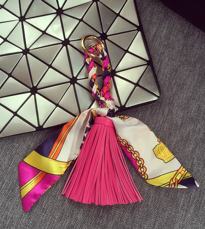 

Luxury Brands Leather Silk Scarves Keychain Creative Fashion Tassel Women Bag Fine Charm Accessories Pendant Jewelry Keyring Hot