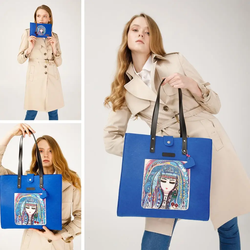 

Biggdesign Blue Water Felt Shoulder Bag and Purse - Blue