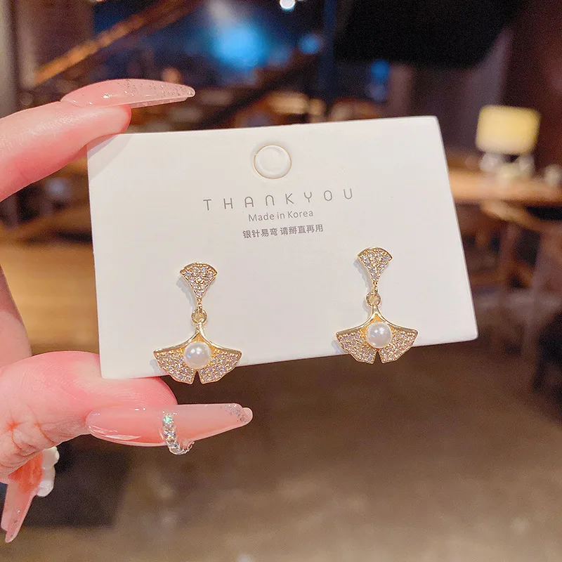 Прямая поставка посеребренные рекламные серьги с юбкой женские для девушек