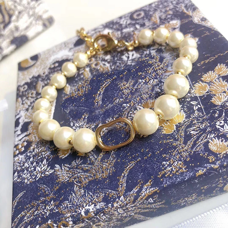 

TC2072 Vintage Brass Classic Letter Jewelry Fashion Full Exquisite Pearl Hand Catenary For Bestie Friends Hand Gift