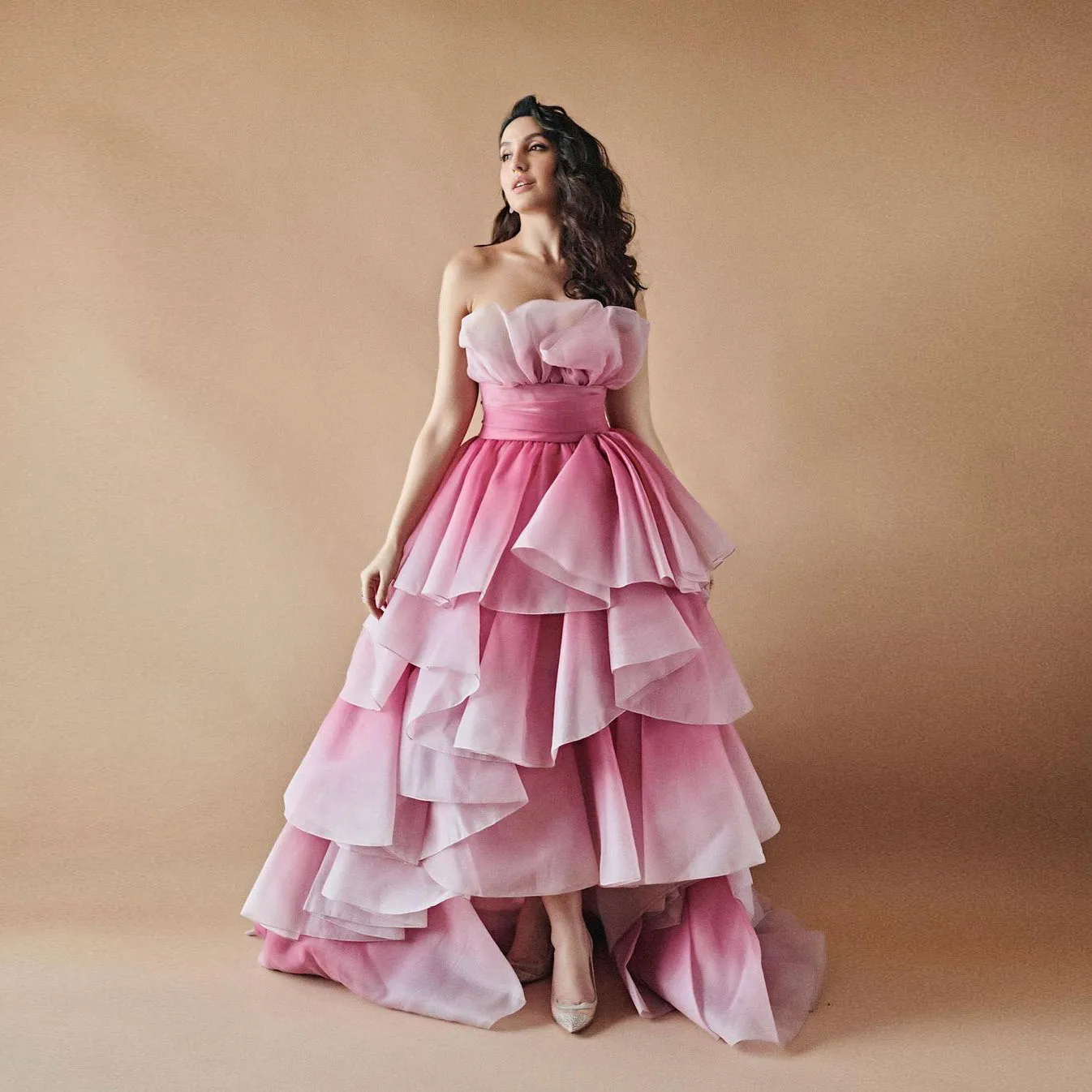 

Pink Celebrity Dubai Evening Dress Wedding Dress Saudi Arabia Chiffon Ruffle Layered Strapless Summer Dress Custom Made