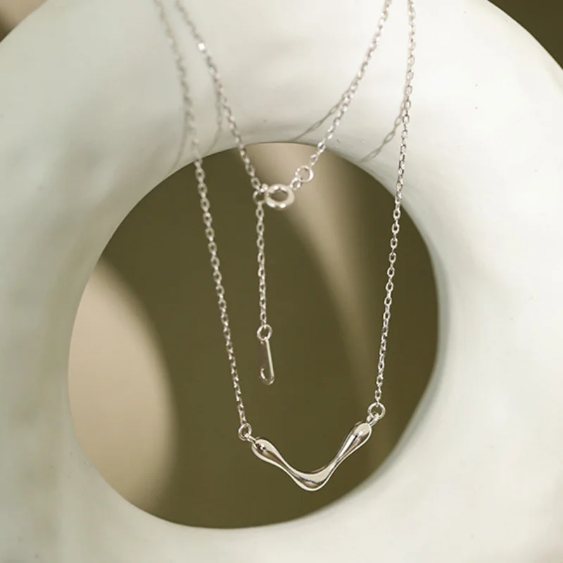 

Кулон Регулируемый из серебра 925 пробы с V-образной буквой и цепочкой