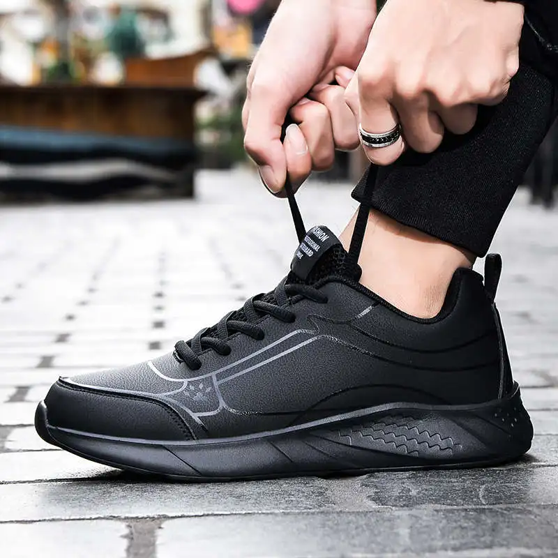 

Кроссовки мужские черные для бега, тенниса на толстой подошве