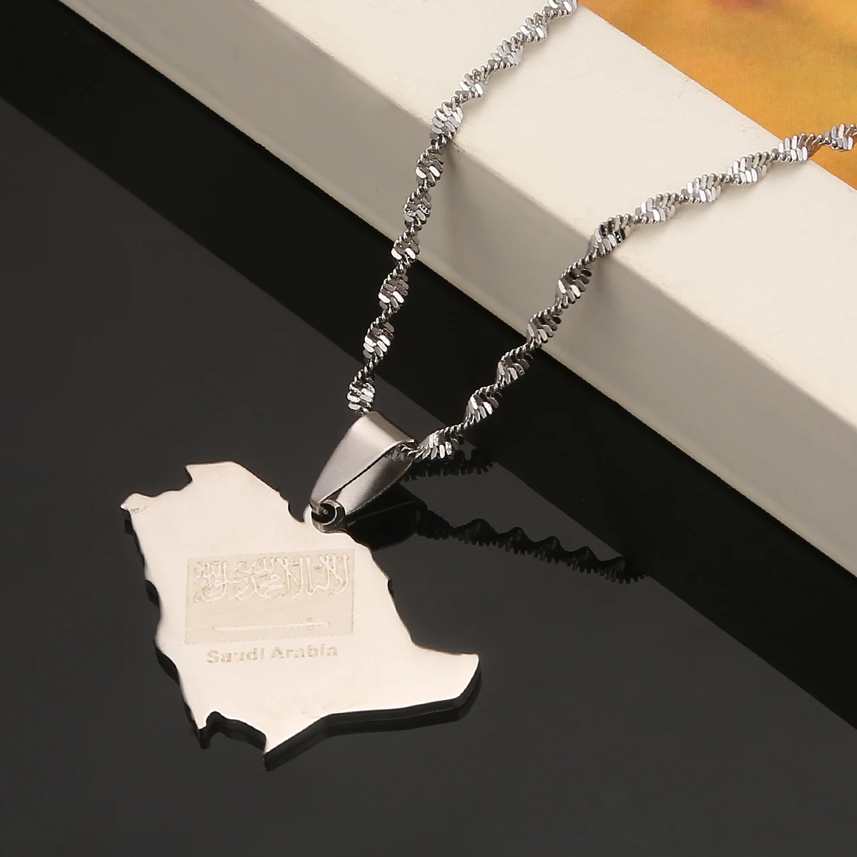 Цепочка с подвеской в виде карты Саудовской Аравии из нержавеющей стали|Ожерелья