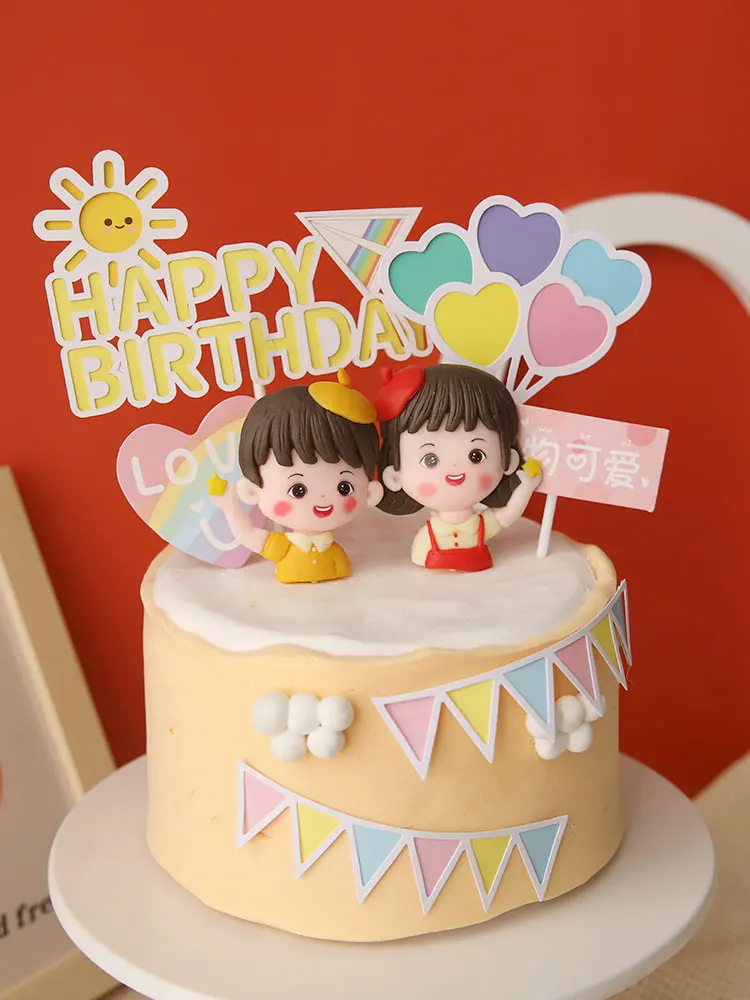 Желтого и красного цветов одежда с изображением персонажей из мультфильмов для