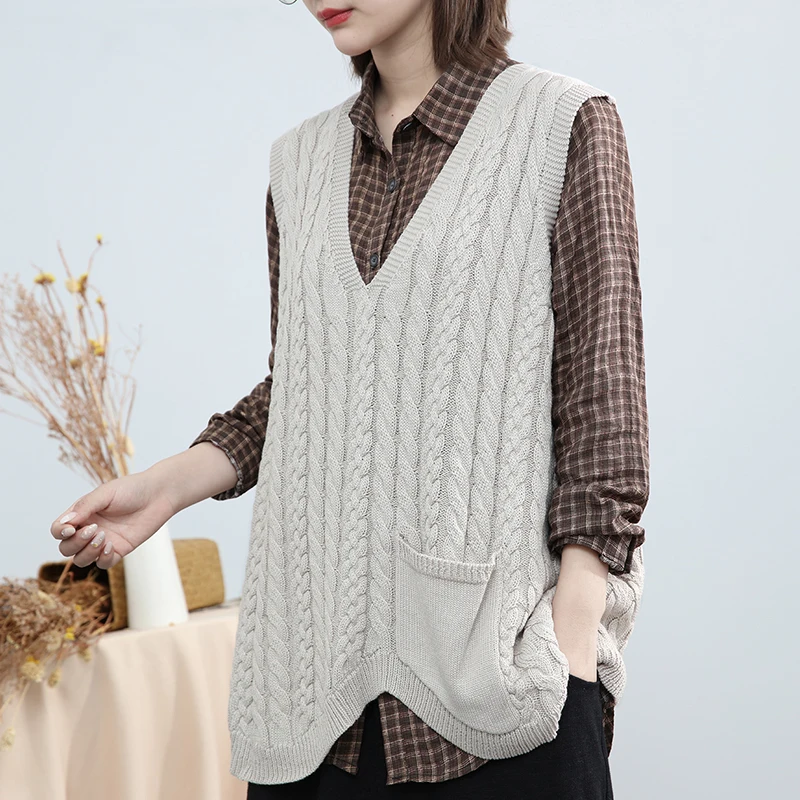 

Женский трикотажный жилет без рукавов с v-образным вырезом на весну и осень