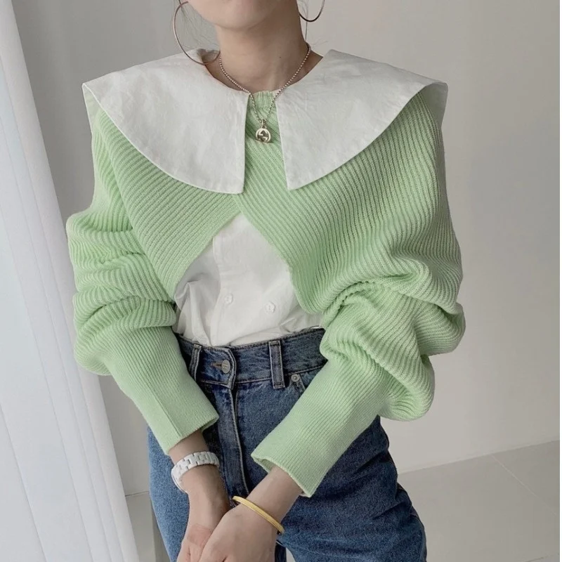 Свитер женский трикотажный асимметричный с длинным рукавом и полосками спереди