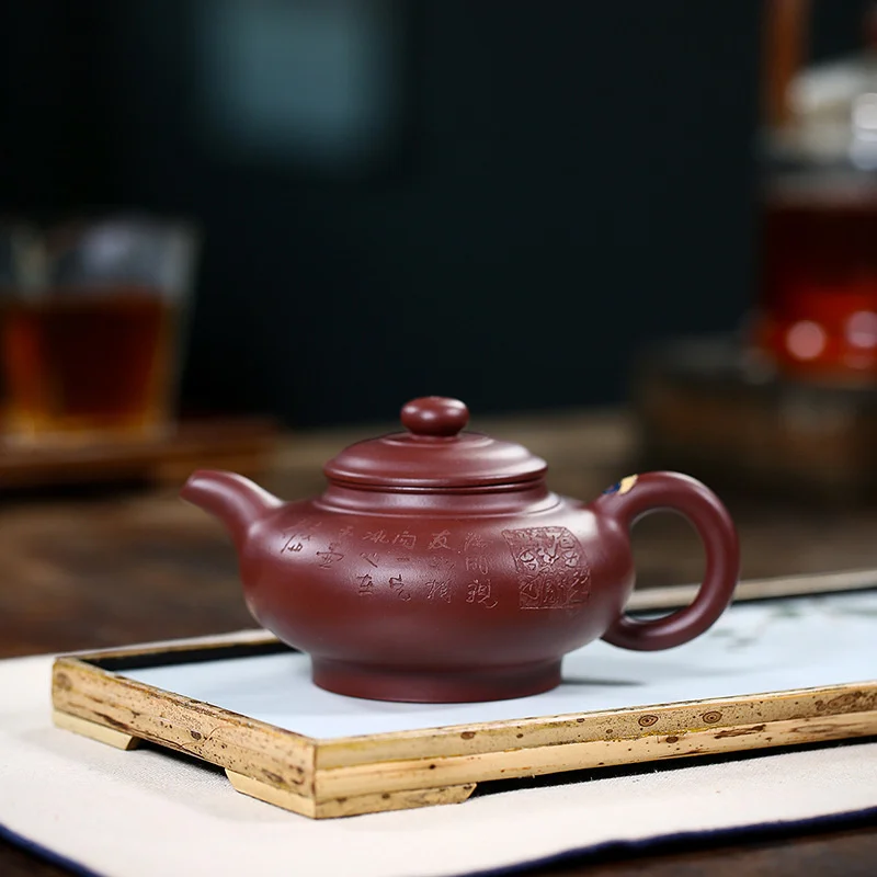

Чайник из исинской сырой руды ручной работы, известный старинный пурпурный Глиняный Чайник из фиолетовой глины, вырезанный и окрашенный пл...