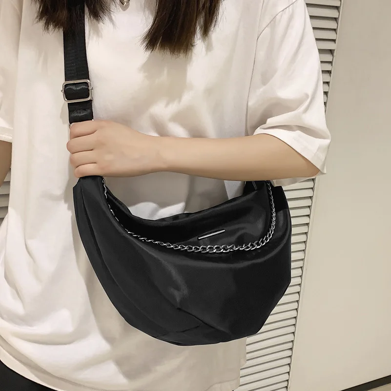 

Autumn 2021new Trendy Fashion Ladies Nylon Messenger Bag European and American High-quality Wild Niche Design Chain Dumpling Bag
