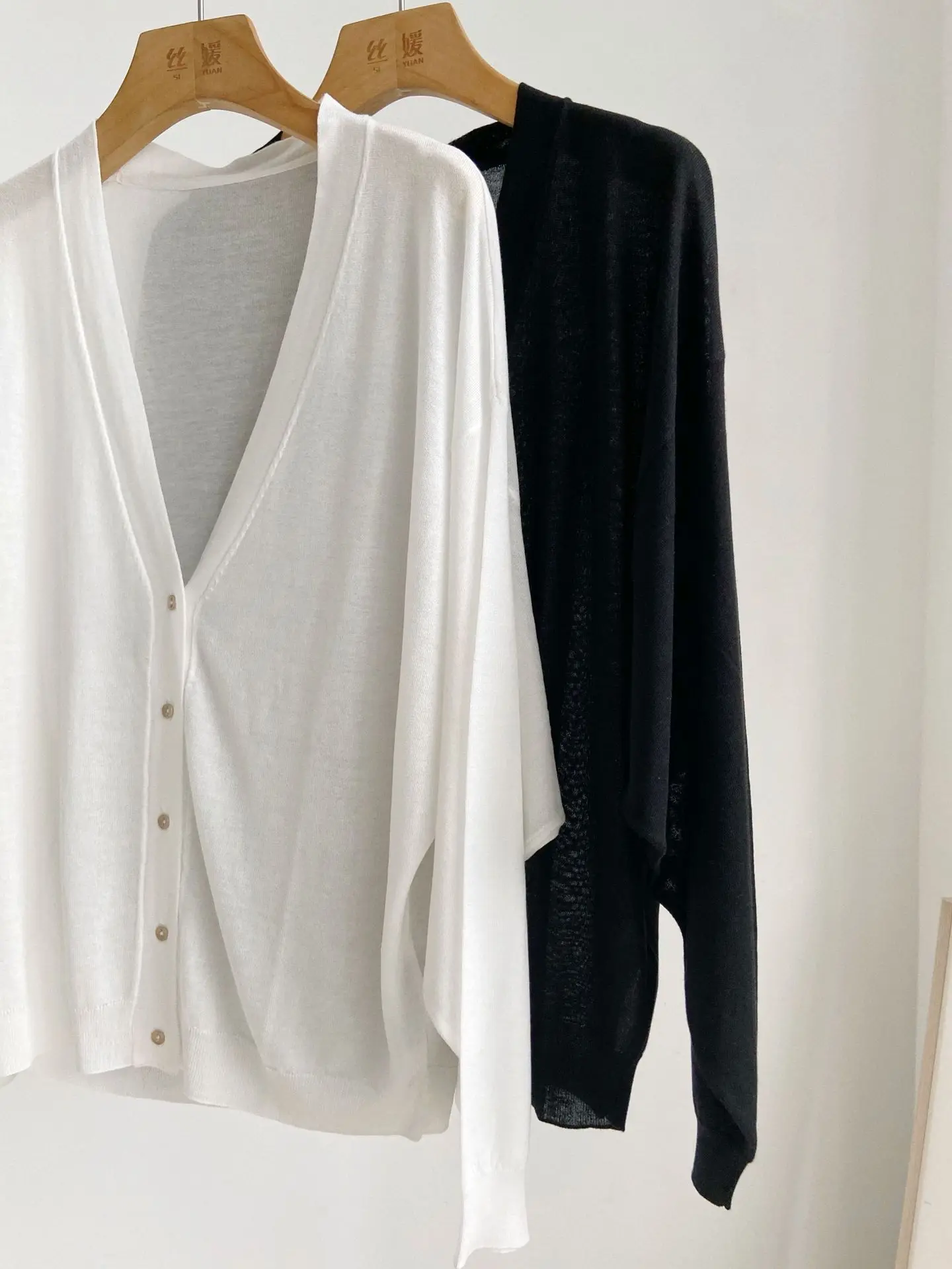 

Thin Knit V-neck Bottoming Cardigan Women Lazy Bat Sleeve Loose Outer Sun Protection 2020 Autumn