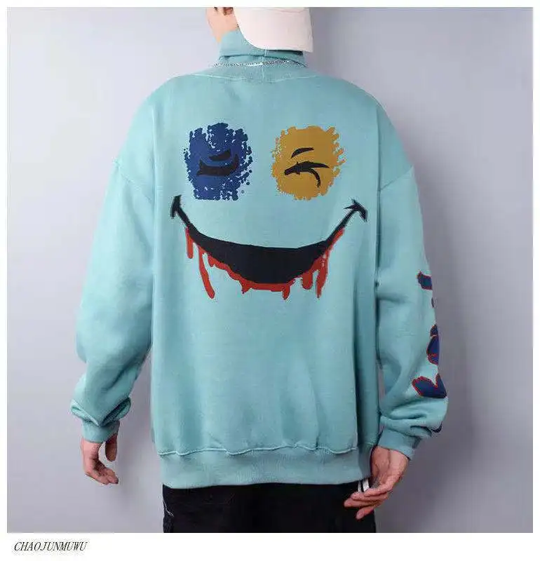 

Толстовка с воротником-хомутом и принтом граффити