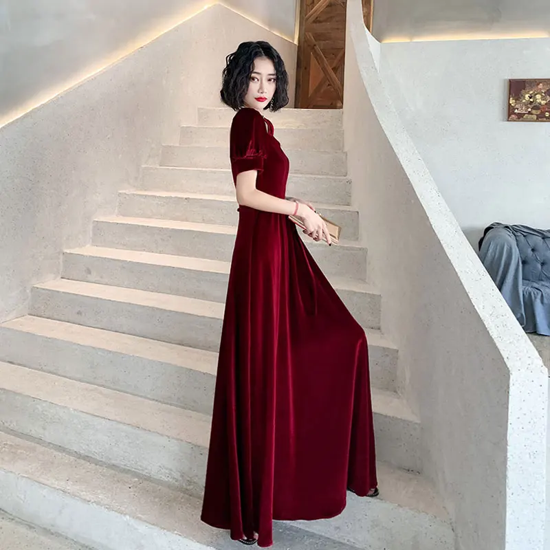 Мусульманское Пышное бордовое велюровое платье с короткими рукавами длинное