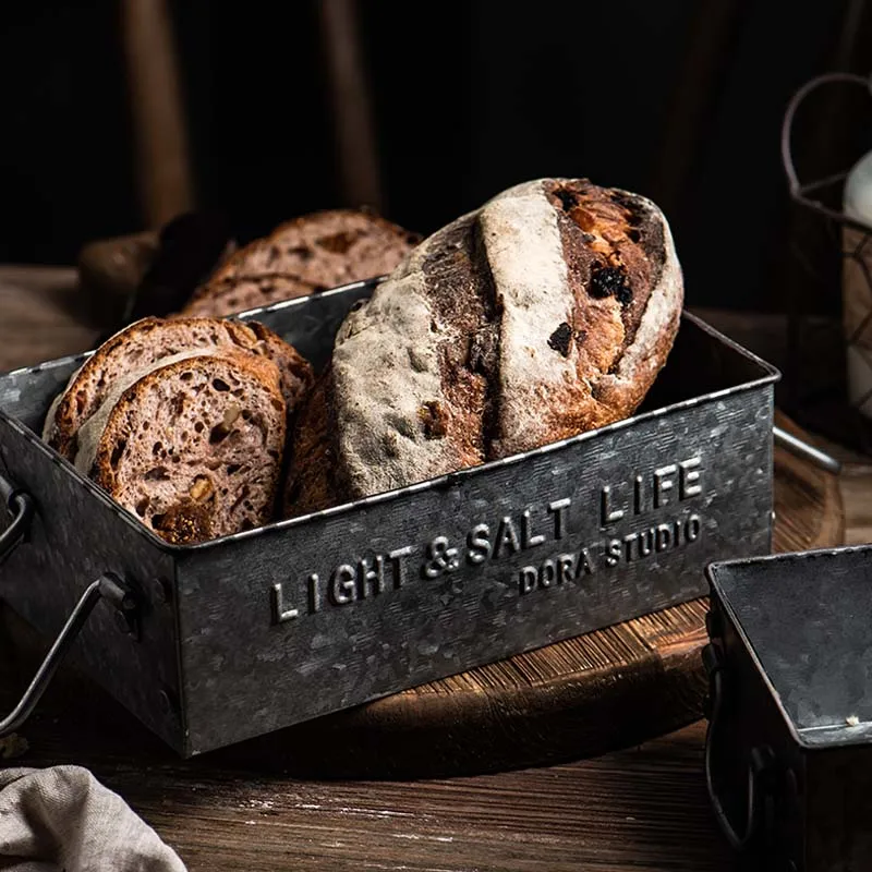 Винтажный поднос с кованой ручкой металлический в стиле ретро для хранения