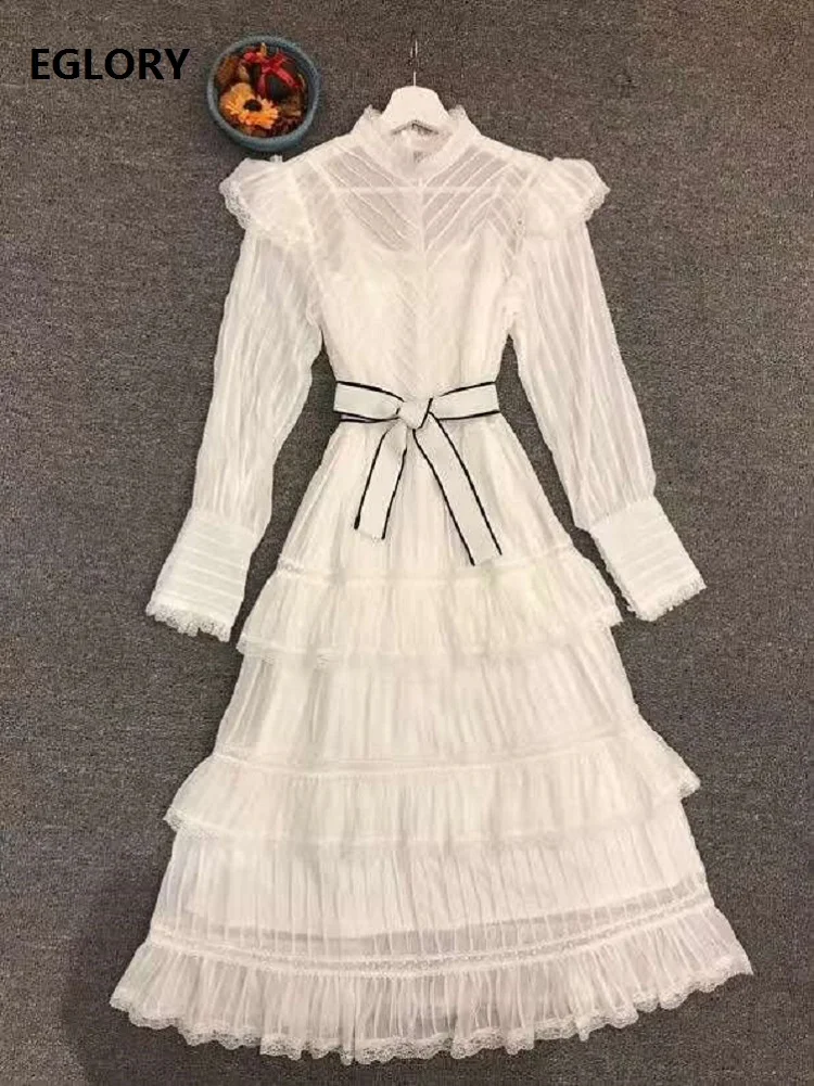 Женское кружевное платье с рюшами белое вечернее составного кроя до середины