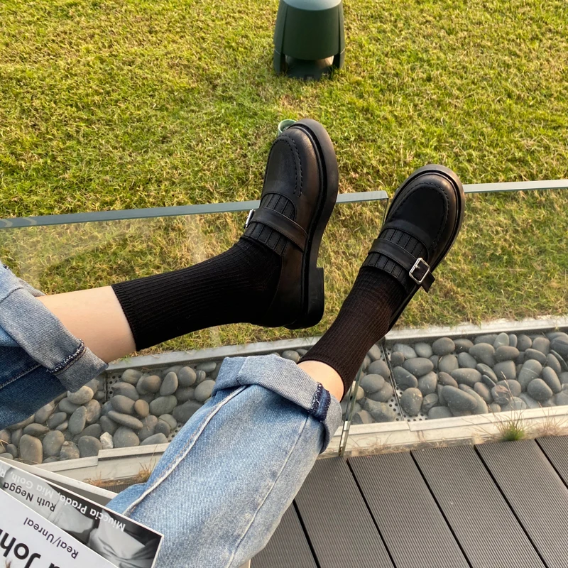 Осенняя обувь для отдыха женская на высоком каблуке черная повседневная 2020