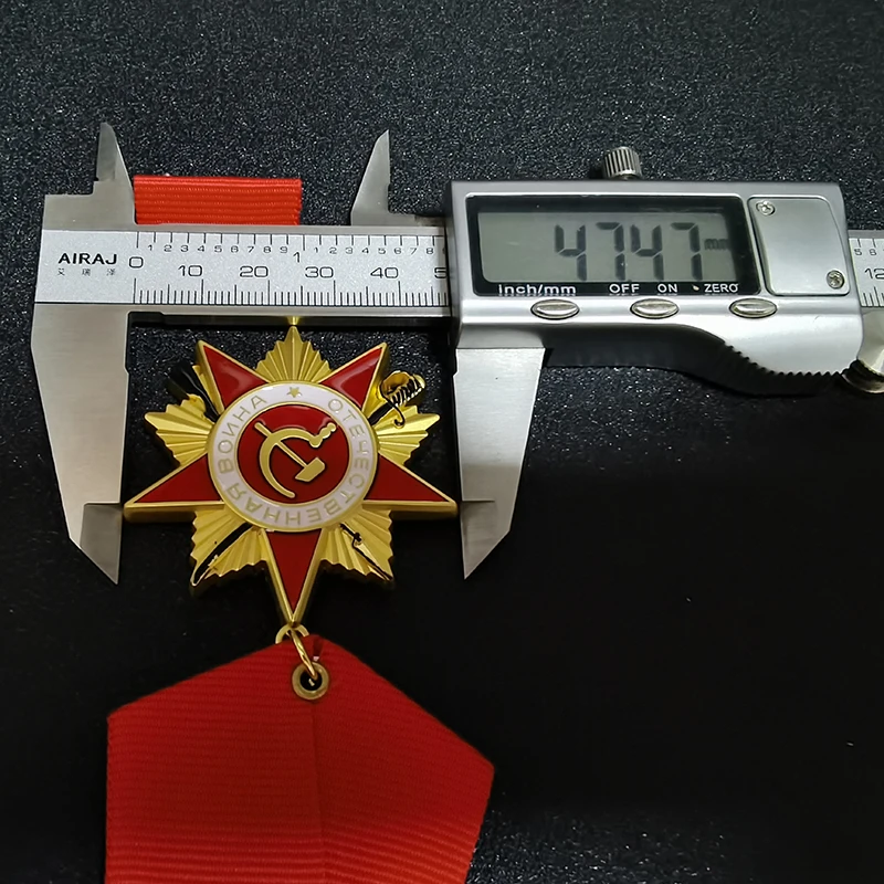 1 шт. медаль с красным флагом Советского Союза 1942