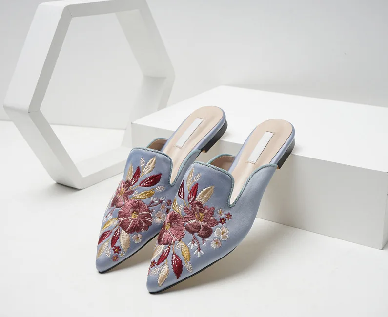 

New summer all-match Muller slippers women's embroidered pointed-toe lazy low-heeled women's slippers fashion ladies slippers