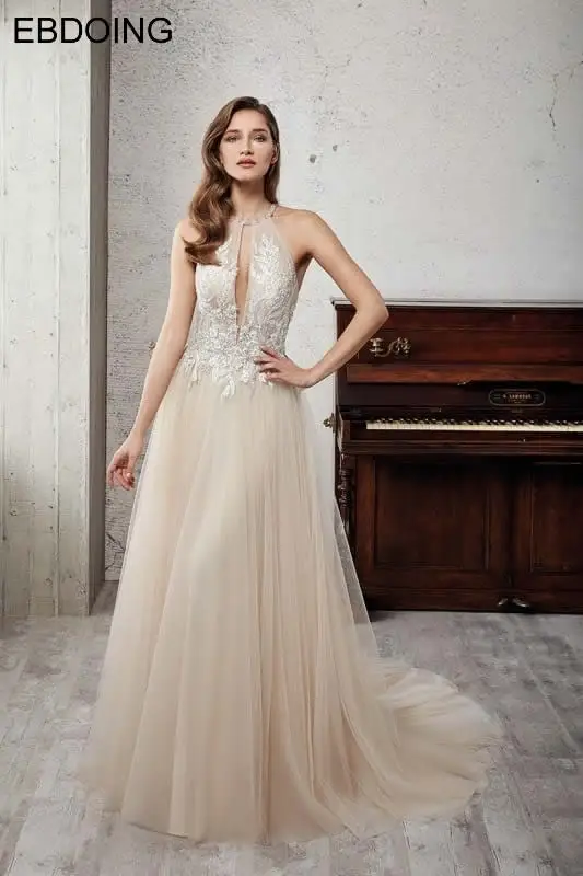 

Женское вечернее платье-трапеция, без бретелек, с лямкой на шее