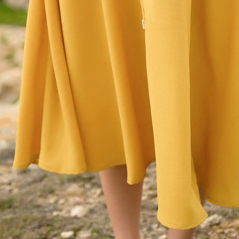 Женское платье на бретельках IEF однотонное элегантное средней длины без рукавов