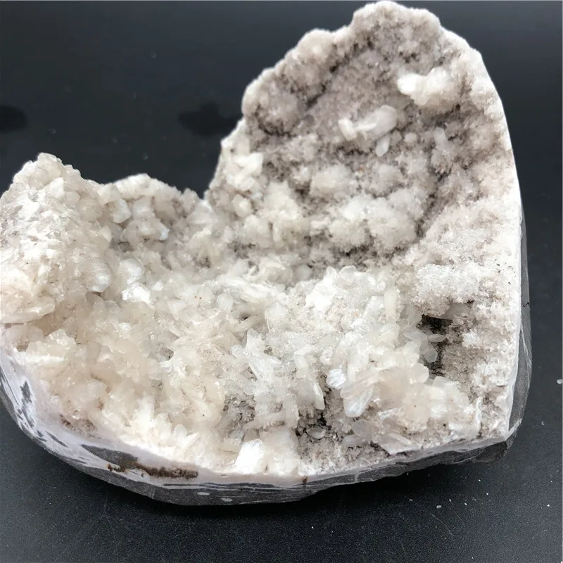 

0.75kg Beautiful natural mineral apophyllite heart with zeolite specimens