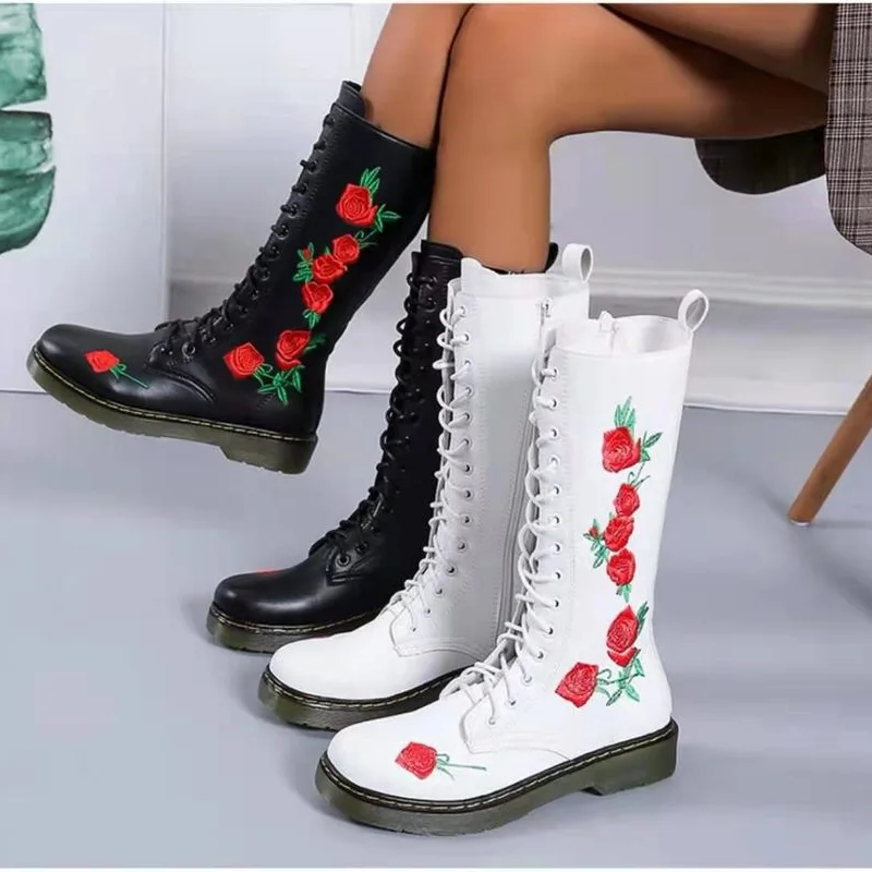 

Ladies Mid-calf Winter Boots Floral Embroidered Leather Shoes Handmade Flat High Heels Embroidered Mid-tube Lace-up Martin Boots