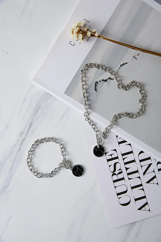 

Fashion Jewelry Black Round Marble Chain Casual Short Necklace Clavicle Chain Bracelet Pendant Necklace for Women 2021
