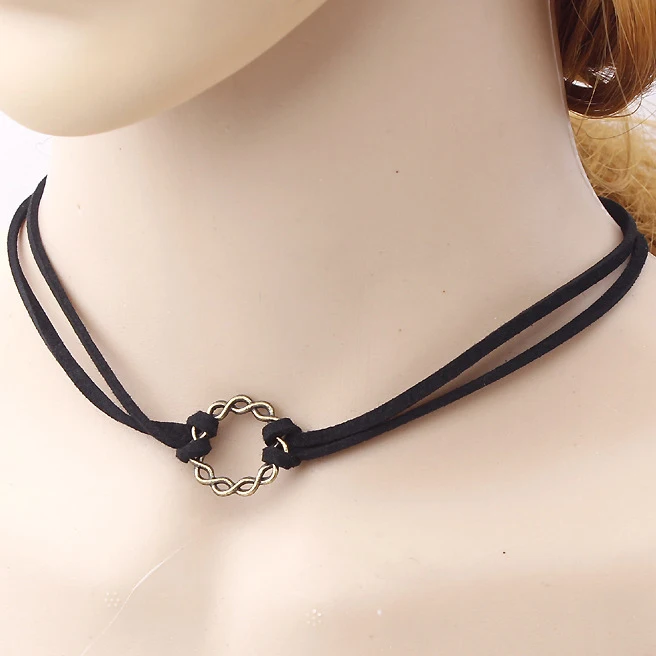 Чокер женский многослойный с кисточками и кристаллами короткое колье