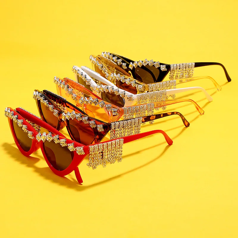 

Retro sexy red ladies tassel diamond sundresser fashion black cat eye rhinestone glasses sunglasses
