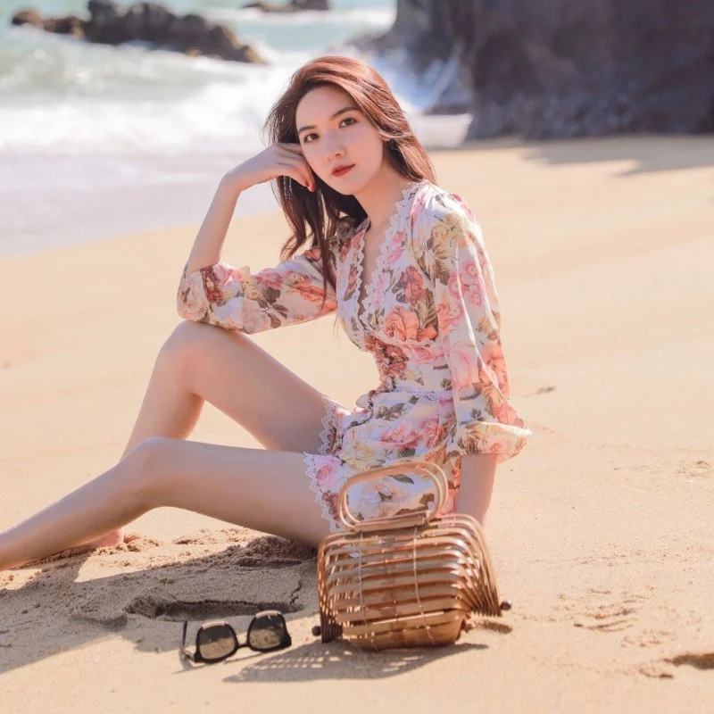 Женский кружевной комбинезон с V-образным вырезом и длинным рукавом