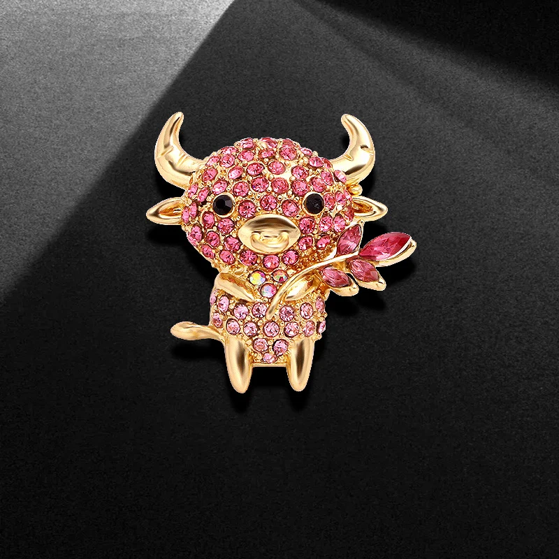 

6 Colors Available Beautiful Cattle Brooches Animals Fashion Jewelry Small Cow Pins Small Bull Brooches Fashion Women Rhinestone