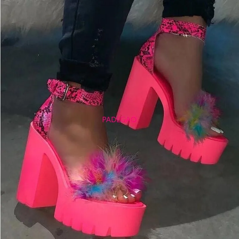 Сандалии женские на платформе и высоком каблуке мех резина пряжка пляжные для