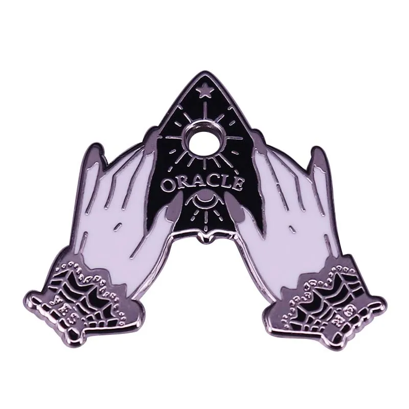 Значок с красивыми руками ведьмы значок в готическом викторианском стиле