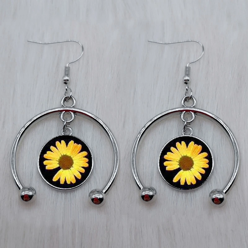 Серьги женские из стекла классические белые с цветами | Украшения и аксессуары