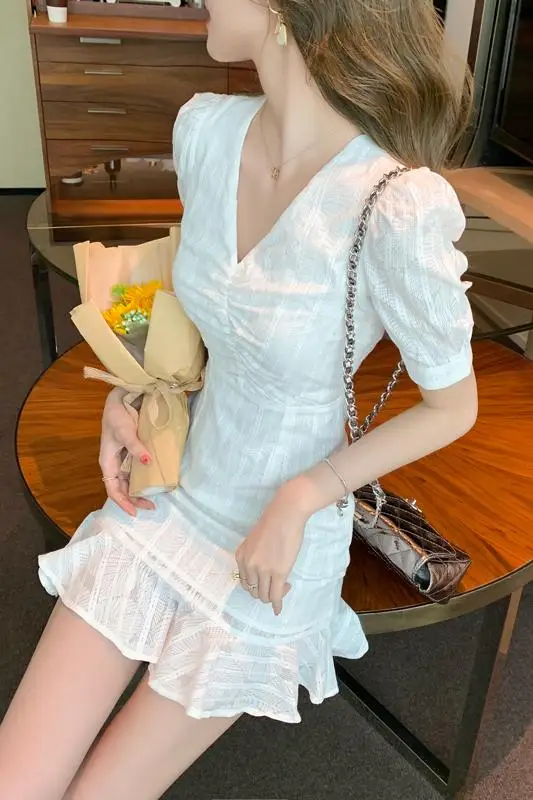 

COIGARSAM French Style Women dress New Summer Vintage Puff Sleeve V-Neck Dresses White 1663