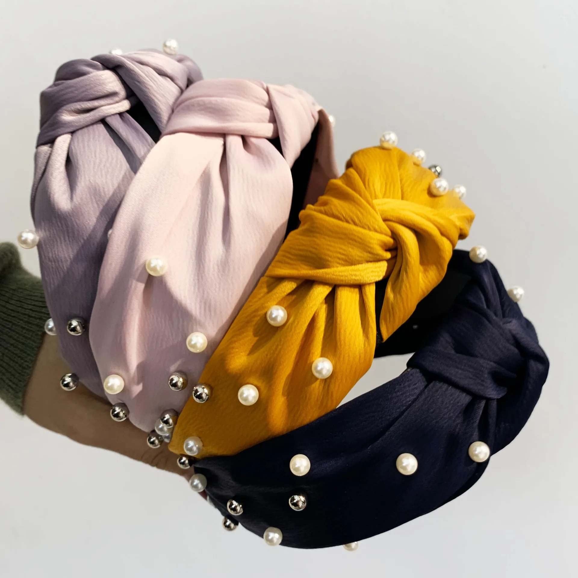 Ободок для волос женский с узлом и жемчугом широкая однотонная плетеная повязка