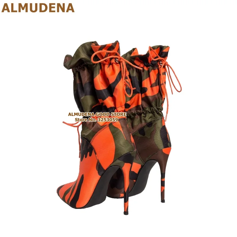 ALMUDENA/оранжевые камуфляжные ботинки на высоком каблуке; Разноцветные сапоги до середины икры с оборками в стиле пэчворк; платье на шнуровке с острым носком; туфли-лодочки