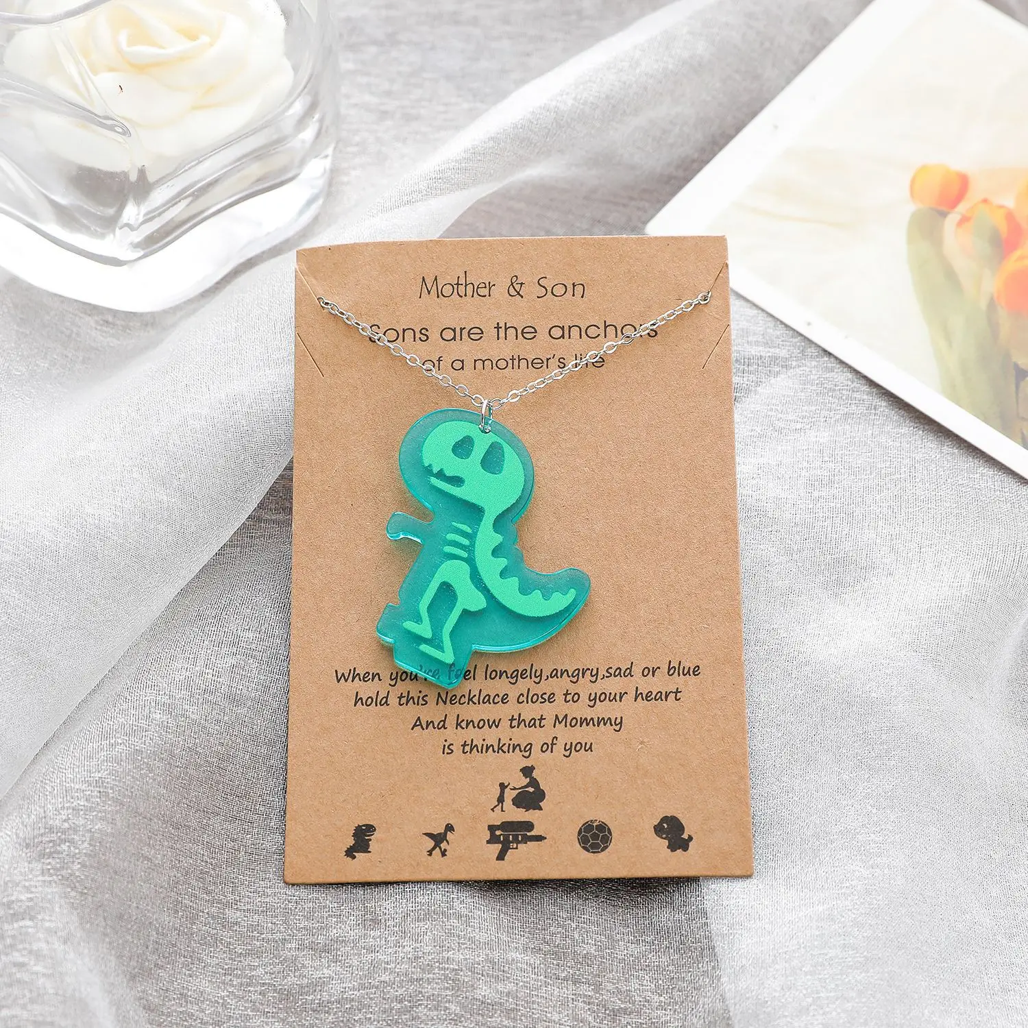 Акриловое ожерелье с цепочкой