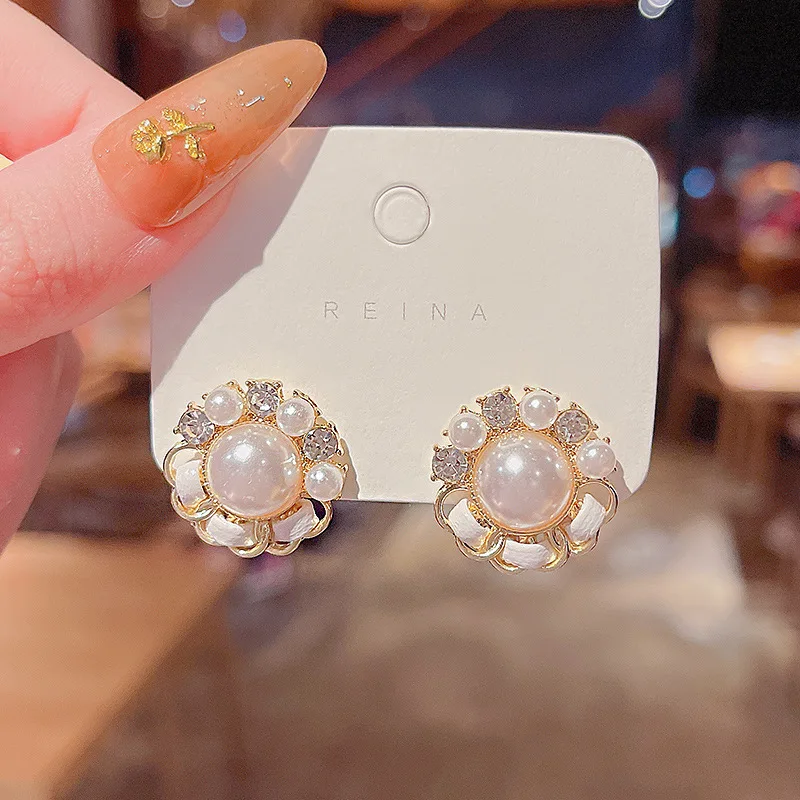 

Karopel 925 Silver Needle Super Fairy Stud Earrings Female Personality Simple Round Zircon Pearl Super Flash Fashion Earrings