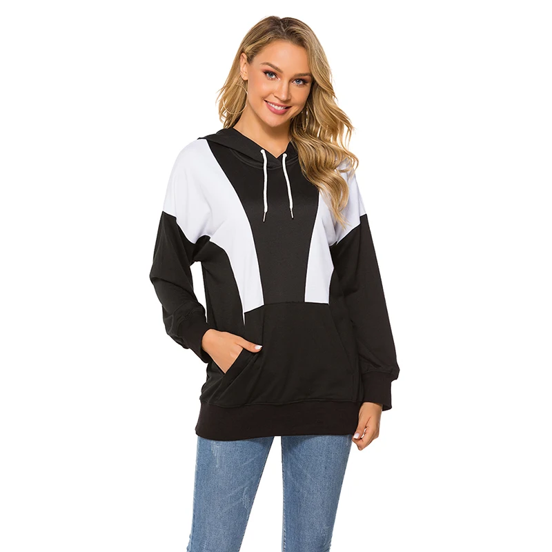 Женская толстовка с капюшоном черно-белая контрастных цветов на осень и зиму