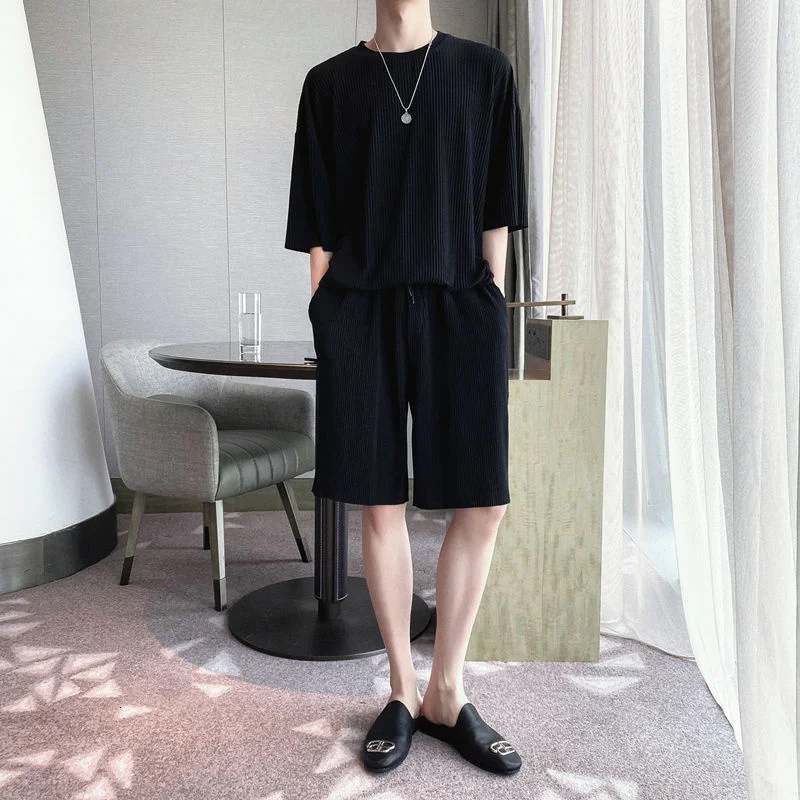 

Summer Pleated Sets Men's Fashion Black Beige Pleated T-shirt Pleated Shorts Men Streetwear Loose Breathable Mens Short Sets