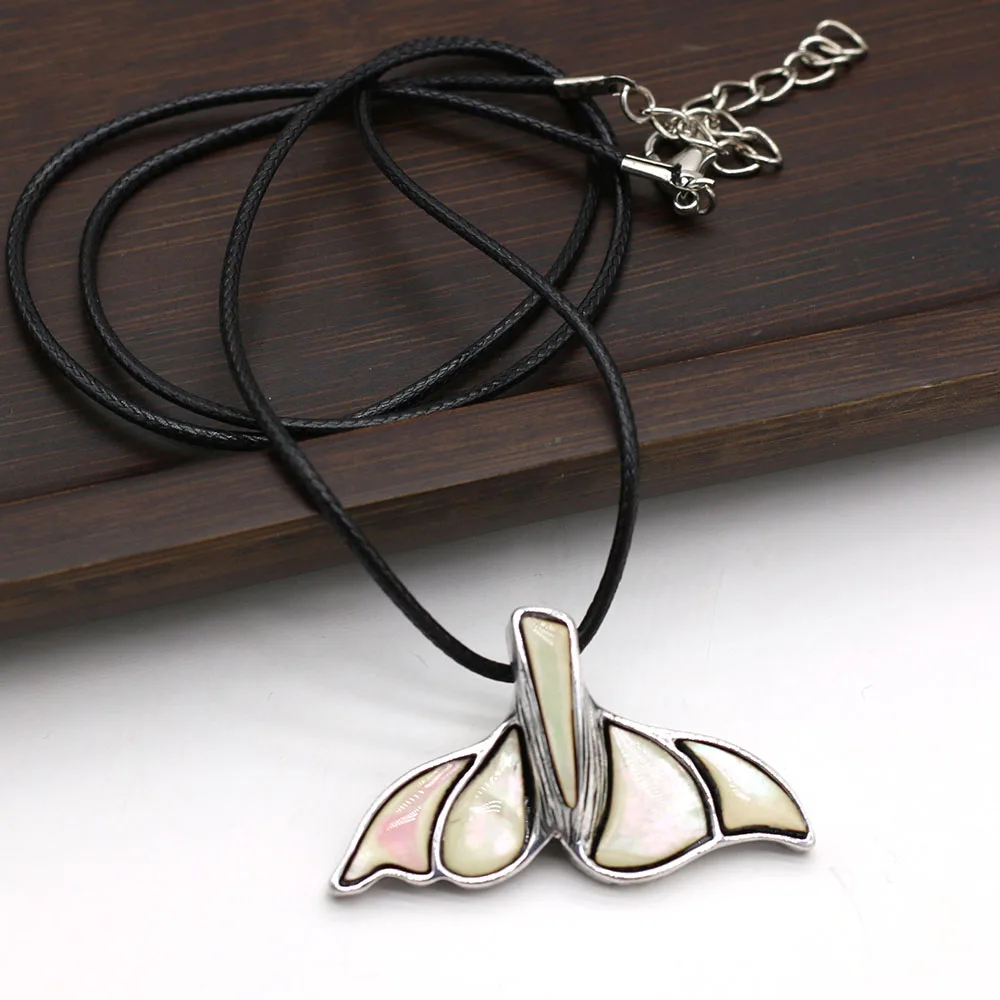 

Fashion Men's Women's Necklaces High-Quality Natural White Shell Pendant Necklaces for Unisex Charms Jewelry Gifts 45x25 mm