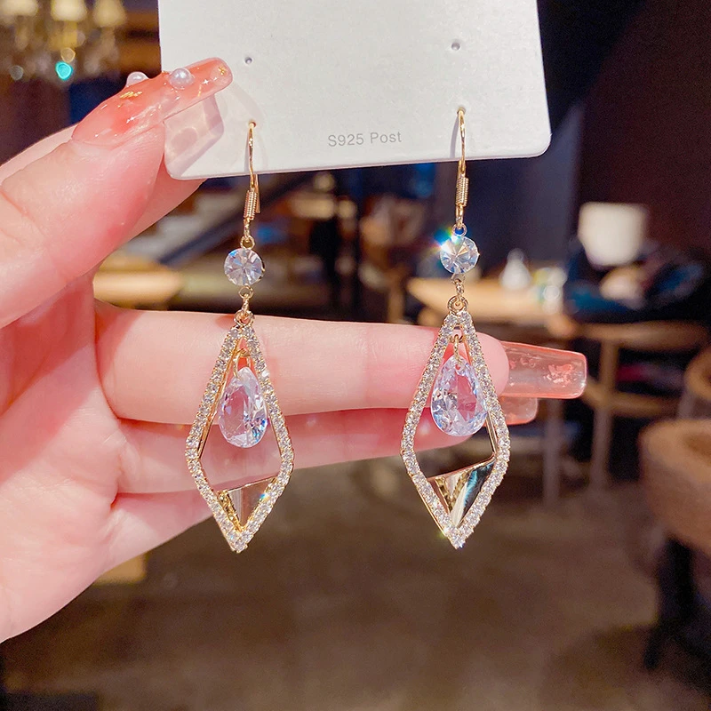 

Korean style fashion temperament long tassel women's earrings Personality trend simple light luxury earrings Jewelry wholesale