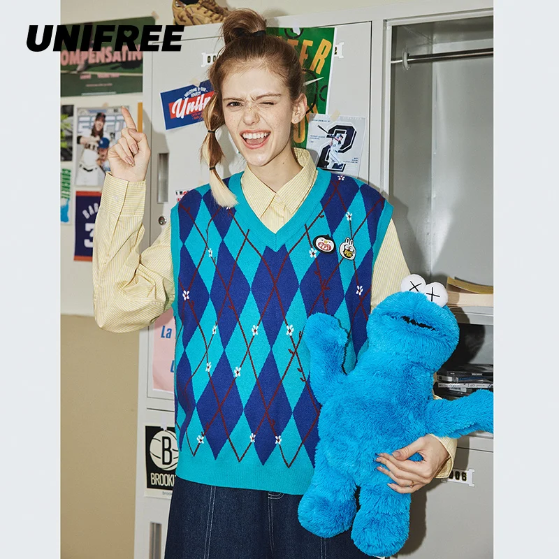 

Женский трикотажный жилет в полоску, с V-образным вырезом