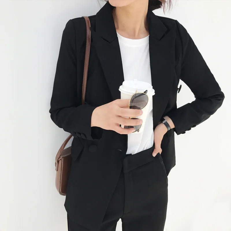 Женский брючный костюм с двубортным пиджаком и брюками высокой талией | Женская